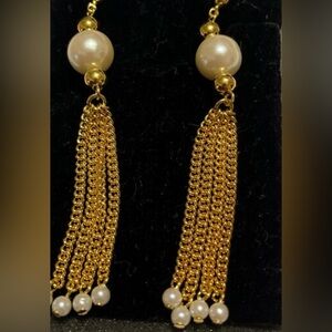 Avon 1992 Vintage Pearl Gokd Tone Chain Drop Dangle Classic Earrings